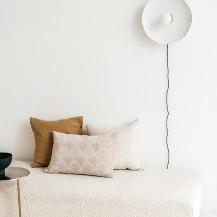 Velvet beige goudgeborduurde sierkussenhoes Jane 60x40 cm