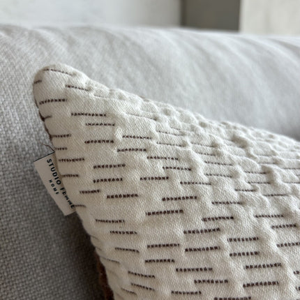 Tweekleurige zachte gequilte sierkussenhoes Olivia 60x40 cm bruin-ecru