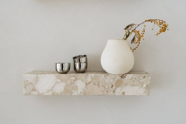 Handgemaakte aardewerken vaas Cleo mat ecru 16 x 17 cm