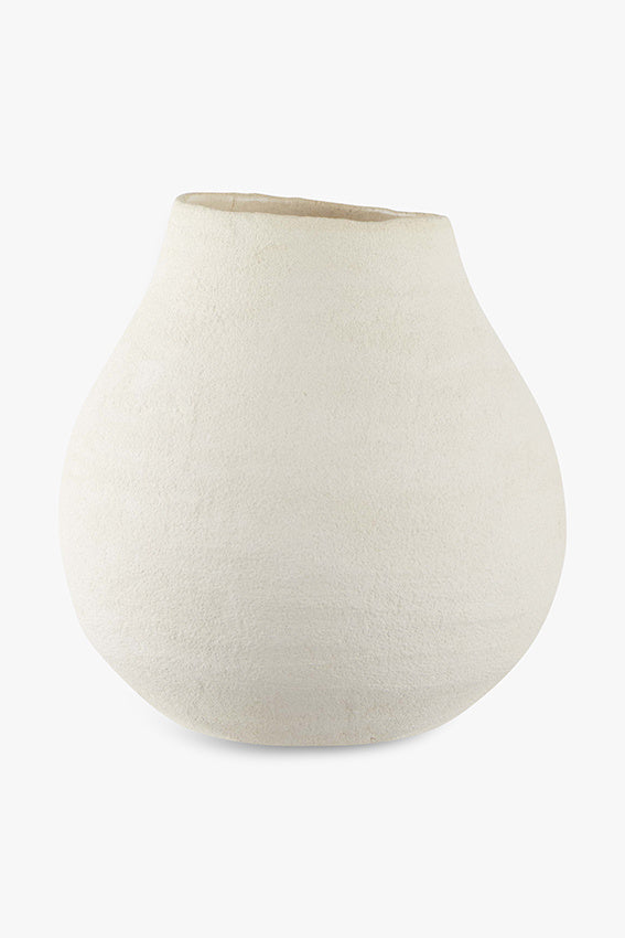 Handgemaakte aardewerken vaas Cleo mat ecru 16 x 17 cm