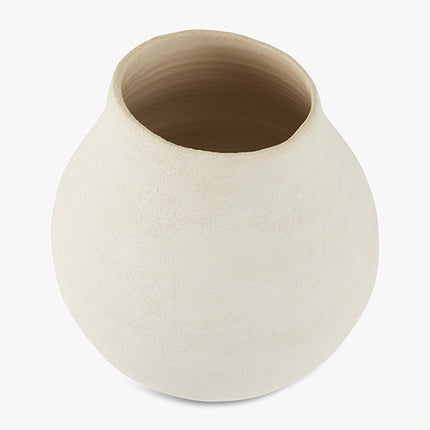 Handgemaakte aardewerken vaas Cleo mat ecru 16 x 17 cm