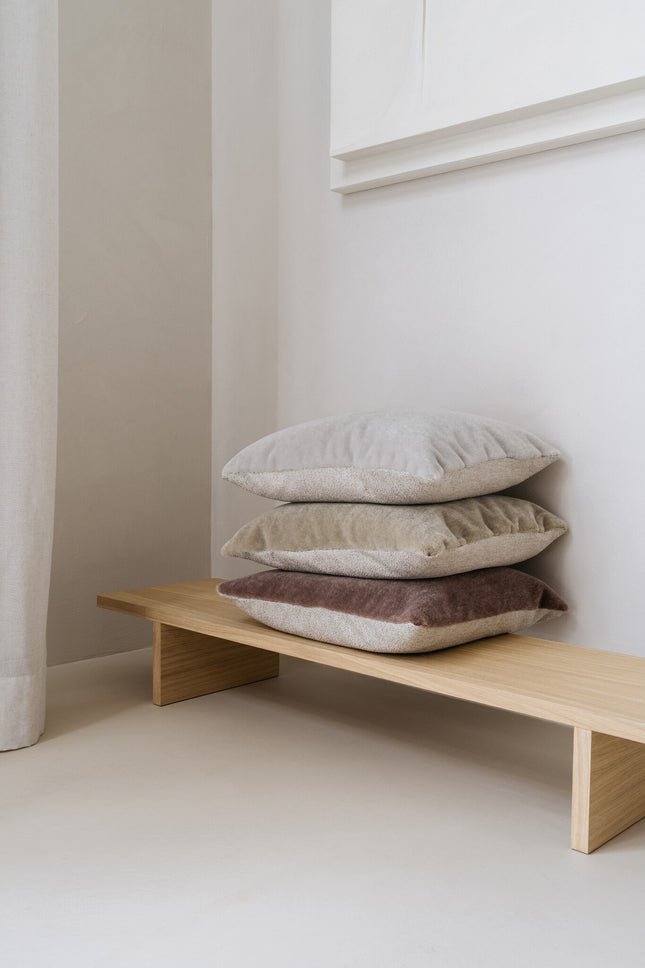 Luxe mohair sierkussenhoes Amy aubergine 50x50 cm