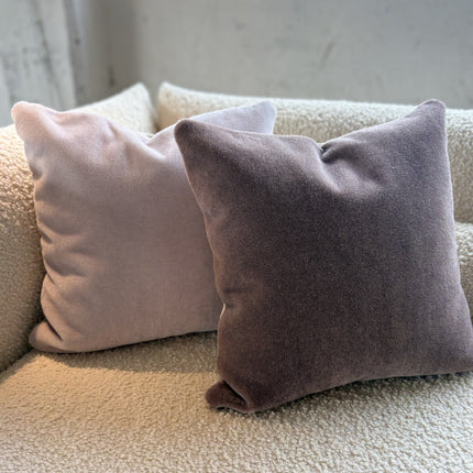 Luxe mohair sierkussenhoes Amy aubergine 50x50 cm
