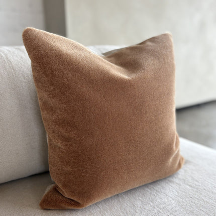 Luxe mohair sierkussenhoes Amy karamel 50x50 cm
