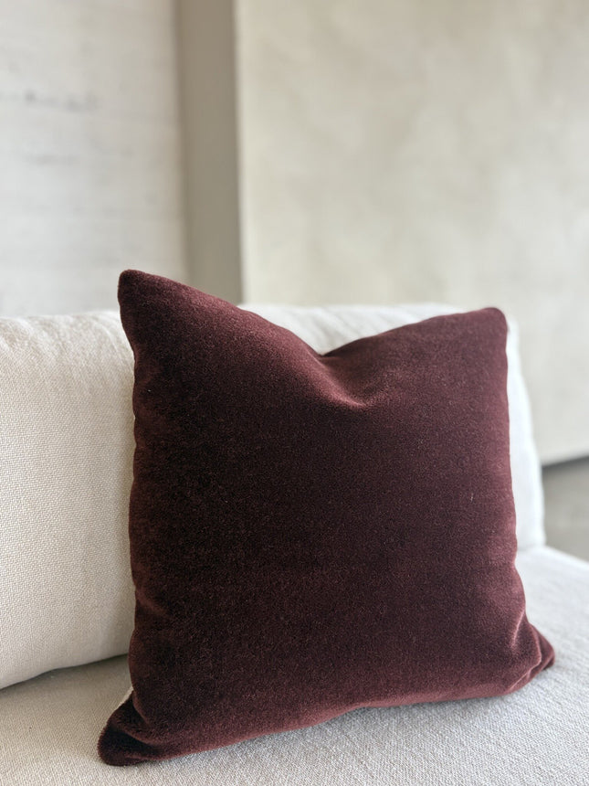 Luxe mohair sierkussenhoes Amy merlot 50x50 cm