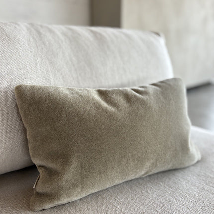 Luxe mohair sierkussenhoes Amy saliegroen 50x30 cm