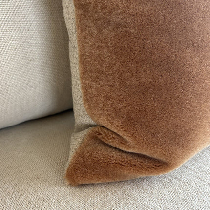 Luxe mohair sierkussenhoes Amy caramel 50x30 cm