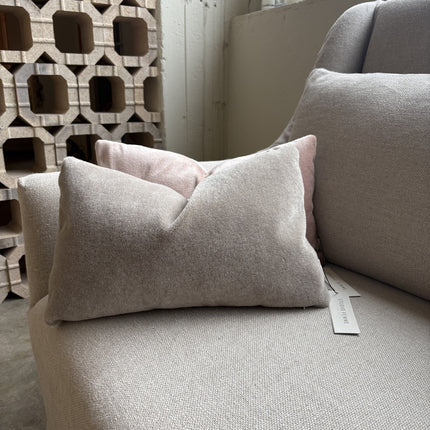 Luxe mohair sierkussenhoes Amy taupe 50x30 cm