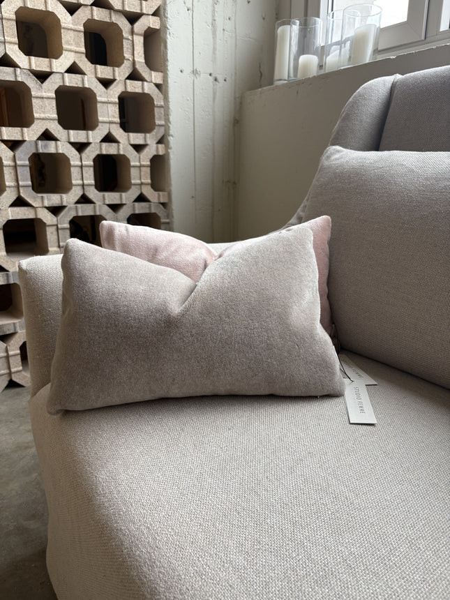 Luxe mohair sierkussenhoes Amy taupe 50x30 cm