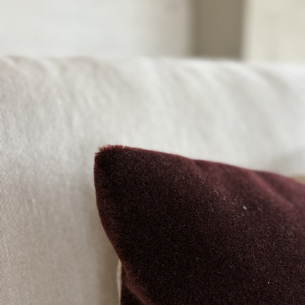 Luxe mohair sierkussen Amy merlot 50x30 cm