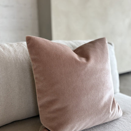 Satijnmohair sierkussenhoes Sara blush 50x50 cm
