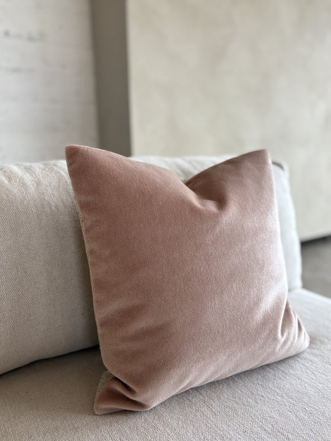 Satijnmohair sierkussenhoes Sara blush 50x50 cm