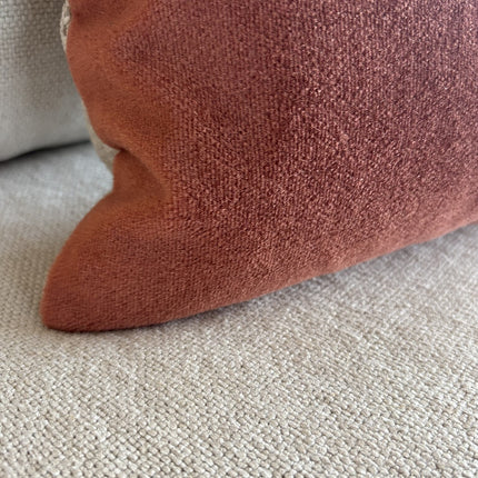 Satijnmohair sierkussenhoes Sara terra 50x30 cm