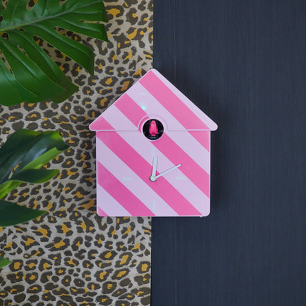 Klok- Wandklok Koekoeksklok - Gestreept Patroon- Licht roze / Neon Roze - 24x27x9cm