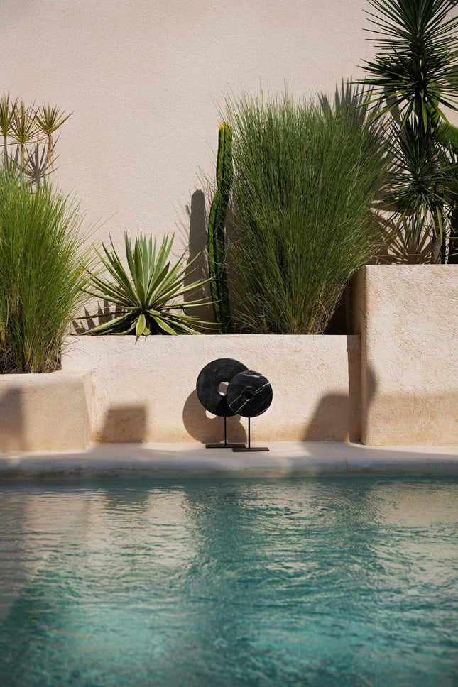 De marmeren schijf op standaard - zwart - M