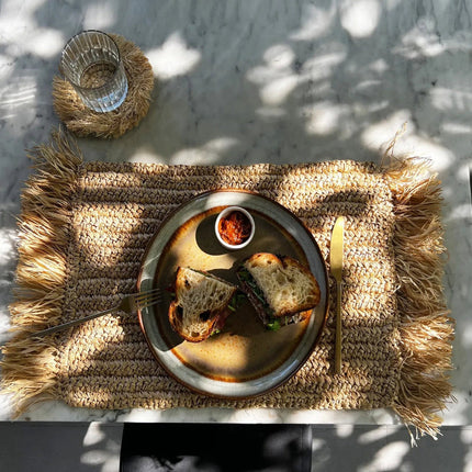 De raffia-placemat met franjes, rechthoekig - naturel