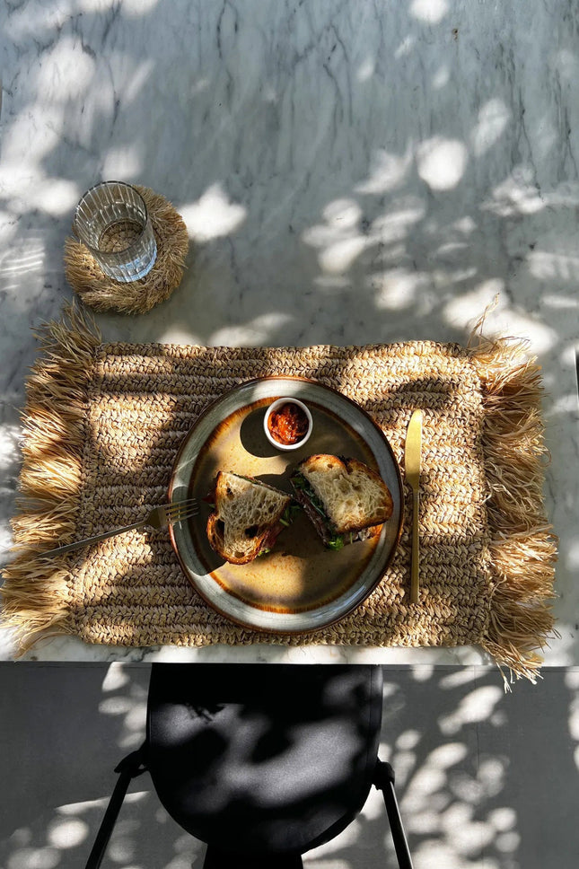 De raffia-placemat met franjes, rechthoekig - naturel