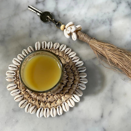 De raffia schelpenonderzetter - naturel