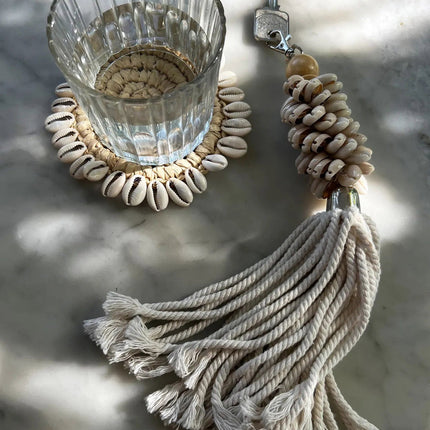 De raffia schelpenonderzetter - naturel