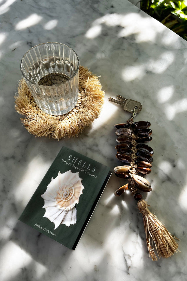 De raffia visgraat-sleutelhanger - natuurlijk zwart