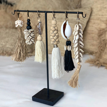 De raffia visgraatsleutelhanger - naturel wit