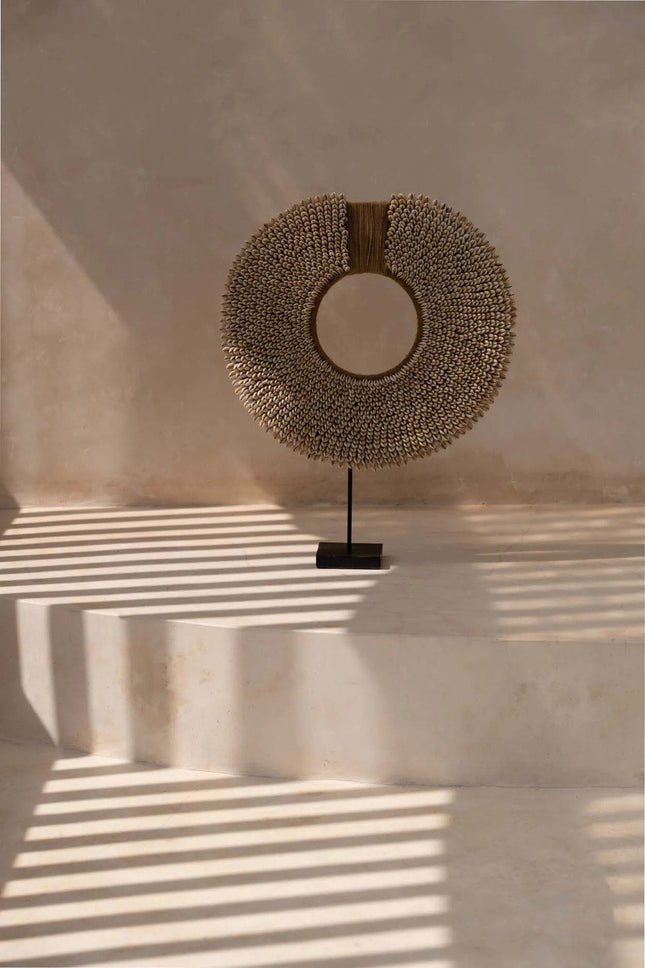 De schelp Corsica op een standaard - naturel