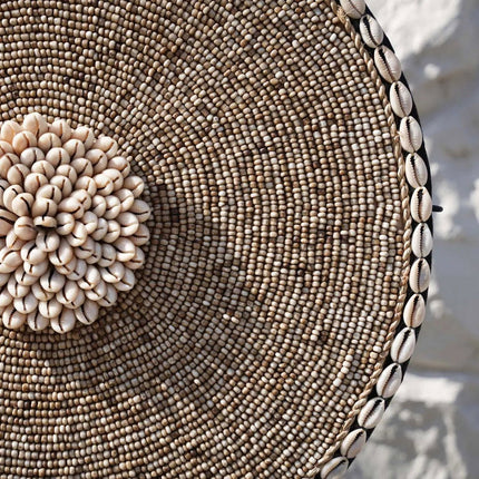 De schelp Guadeloupe op standaard - natuurwit