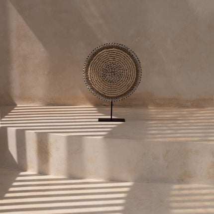 De Shell Martinique op standaard - natuurwit