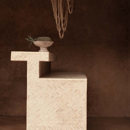 De organische fruithouder van hars - roze-wit