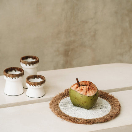De placemat van waterhyacint en raffia - wit/naturel