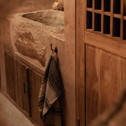 The Linen Smudge keukendoek - natuurlijk zwart - 50x70