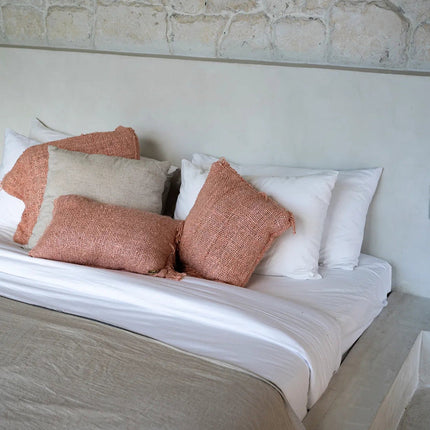 The Oh My Gee kussenhoes - zalmroze - 40x40