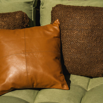 Leren kussenhoes met vier panelen - camel - 40x40 cm